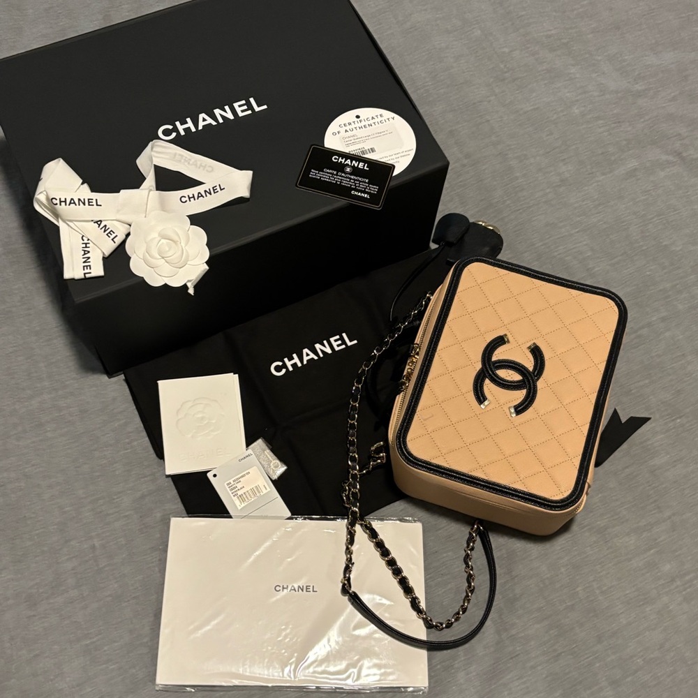 CHANEL Caviar Quilted Large CC Filigree Vanity Case Beige Black
